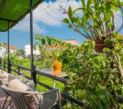 Двухместный номер Standard с балконом двуспальная кровать в Strawberry Garden Homestay