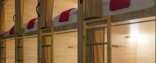 Спальное место в 8 местном общем капсульном номере в Nice Hostel
