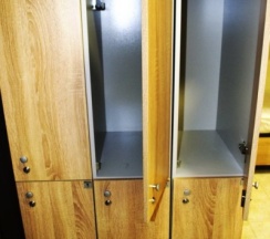 Кровать в женском  шестиместном смежном  номере в Танский