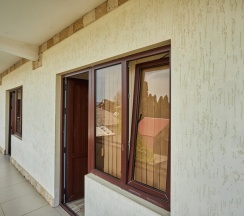 Семейный номер Comfort с балконом и с красивым видом из окна в Ахимса