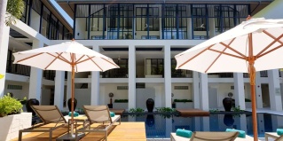 Тхаланг: Курортный отель Outrigger Surin Beach Resort