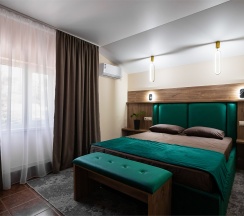 DE LUXE бабочка в Анютины глазки