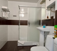 Двухместный номер с большой кроватью или двумя односпальными кроватями КОМФОРТ ПЛЮС в Морской