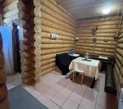 Срубовой дом с бассейном в В лесу