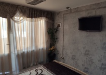 Двухместный номер с балконом и телевизором в Подсолнух