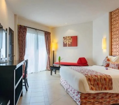 Двухместный номер Superior с видом на бассейн двуспальная кровать в Horizon Karon Beach Resort & Spa