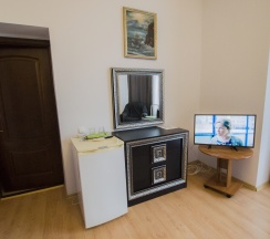 №2 двуспальная кровать с видом на море и бассеин в Elit house
