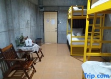 Кровать в общем номере (мужской номер) в Chang Hostel​ Suvarnabhumi​