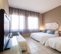 Четырёхместный номер Standard в Hotel Ariston