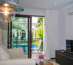 Номер Deluxe с балконом в The Symphony Suites Pattaya