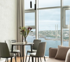 Двухкомнатный пентхаус с видом на бухту и мосты (1), Тигровая 16А в Panorama Suites Group