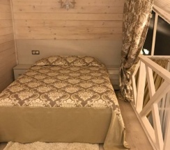Коттедж с красивым видом из окна в СПА-Волга