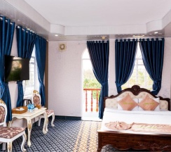 Двухместный номер Standard с видом на озеро двуспальная кровать в Mui Ne Alena Bungalow Hotel