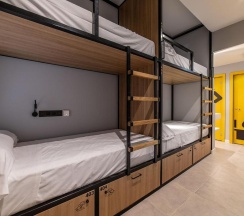 Четырёхместный номер Standard в Petit Hostel La Latina - Adults Only