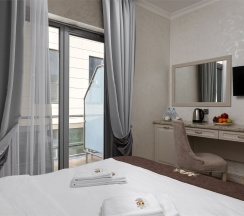 Делюкс с балконом и боковым видом на море в Cascade Resort by Stellar Hotels
