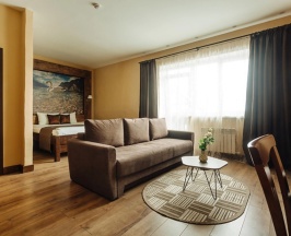 Двухместный полулюкс с балконом двуспальная кровать в Sunrise eco hotel