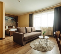 Двухместный полулюкс с балконом двуспальная кровать в Sunrise eco hotel