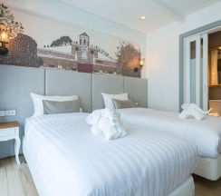Двухместный номер Standard с балконом 2 отдельные кровати в White Ivory Bed & Breakfast