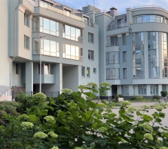 Видовая квартира на мансарде с террасой. Дом комфорт-класса "Royalpie". Царское село. НИИ Турнера, ЭКСПОФОРУМ. в Rauktis apartments