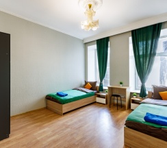 Место в 2-х местном общем номере с односпальными кроватями (общий душ/туалет) в Кубик