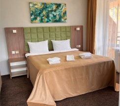 Улучшенный люкс с панорамным видом на горы в Шатун