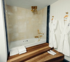 Люкс Presidential в Dedeman Oskemen Hotel