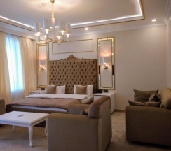 Двухместный люкс двуспальная кровать в Ambassador hotel Almaty