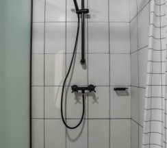 Место в девятиместном номере для мужчин в Rock hostel
