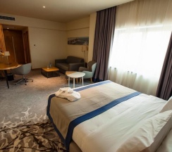 Двухместный номер Executive рядом с пляжем двуспальная кровать в Holiday Inn Aktau-Seaside