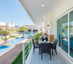 Вилла Deluxe с 2 комнатами с красивым видом из окна в Отель The Oriental Beach Pearl