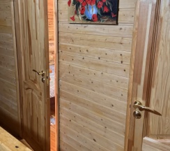 Семейный коттедж с балконом и с красивым видом из окна в Гостевой дом