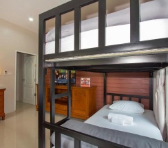 Семейный номер Standard с видом на бассейн в Maikhao Home Garden Bungalow