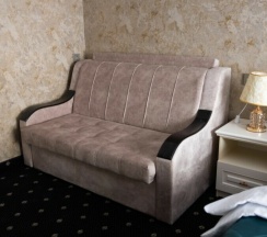 Четырехместный стандартный номер с мини-диваном в Хан