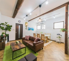 Коттедж с 5 комнатами в Nao's House USJ