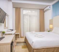 Делюкс с кроватью KING SIZE и балконом  для 2 гостей в Мио