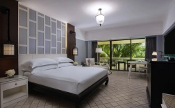 Двухместный номер Superior с видом на море двуспальная кровать в Pullman Phuket Karon Beach Resort ex. Hilton Phuket Arcadia Resort