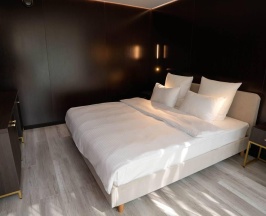 Бунгало улучшенное с 1 двуспальной кроватью в Pioneer Resort Hotel