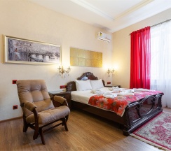 102 - Business Suit с натуральным камином, бесплатная стоянка в House on Potapova