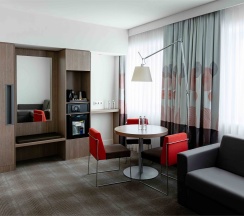 Номер Люкс для маломобильных - с двуспальной кроватью в Novotel Москва Киевская