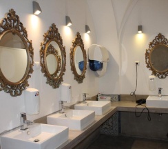 Кровать в общем номере (женский номер) в Lost Inn Lisbon Hostel