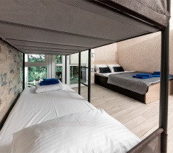 Четырехместный Стандартный номер с двухъярусной кроватью в гостевом доме SV на 3 этаже в Милка