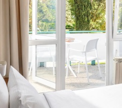 Четырёхместный семейный номер Standard в Знание