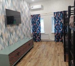 Кровать в общем номере в У друзей как дома