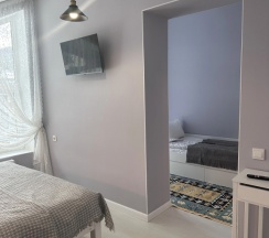 Трёхместный номер Улучшенный с балконом и с видом на горы в В моменте