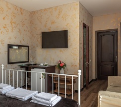 Номер стандарт с 1 двуспальной кроватью в Изумруд