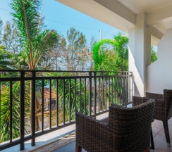 Двухместный номер Premium с балконом (двуспальная кровать) в Отель Holiday Inn Resort Phuket Karon Beach by IHG