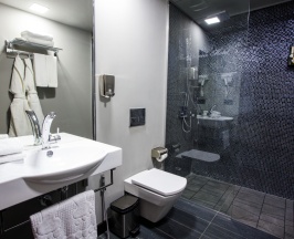 Четырёхместный номер Deluxe в The Phoenix Boutique Hotel