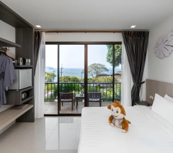 Двухместная вилла Grand Deluxe с балконом и с видом на океан двуспальная кровать в Отель Secret Cliff Resort Phuket