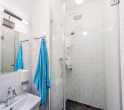Кровать в общем номере (женский номер) в Icon hostel