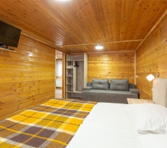 Семейный домик №4 в Allure Lodge